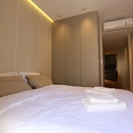 Center History 106 Letters Apartment