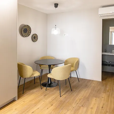 Appartement Center History 106 Letters