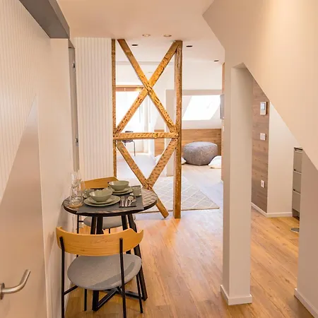 Apartamento Center History 106 Letters