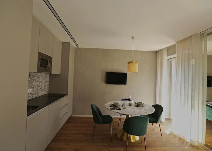 106 Letter - Charming In Historic Quarter *